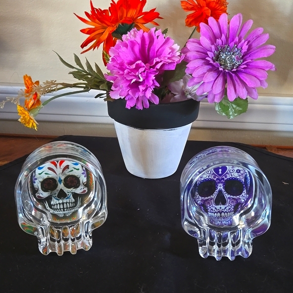 Sugar Skull Glass Ashtray - Picture 1 of 3